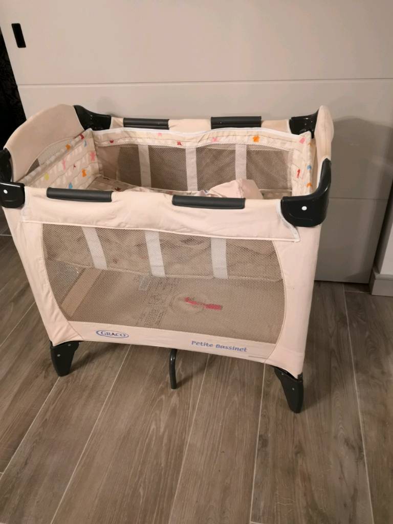 graco petite bassinet travel cot